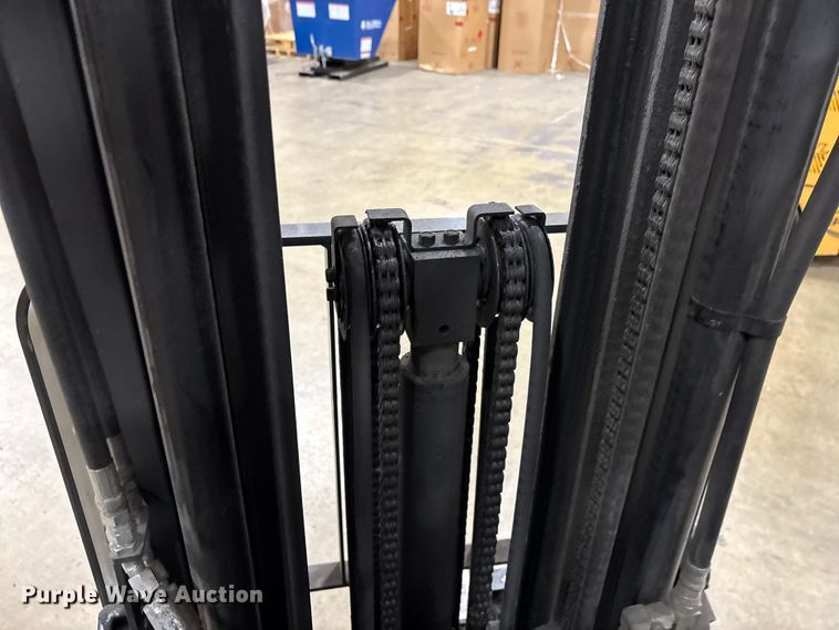 image for item EF1193 2016 UniCarriers CFS40 forklift