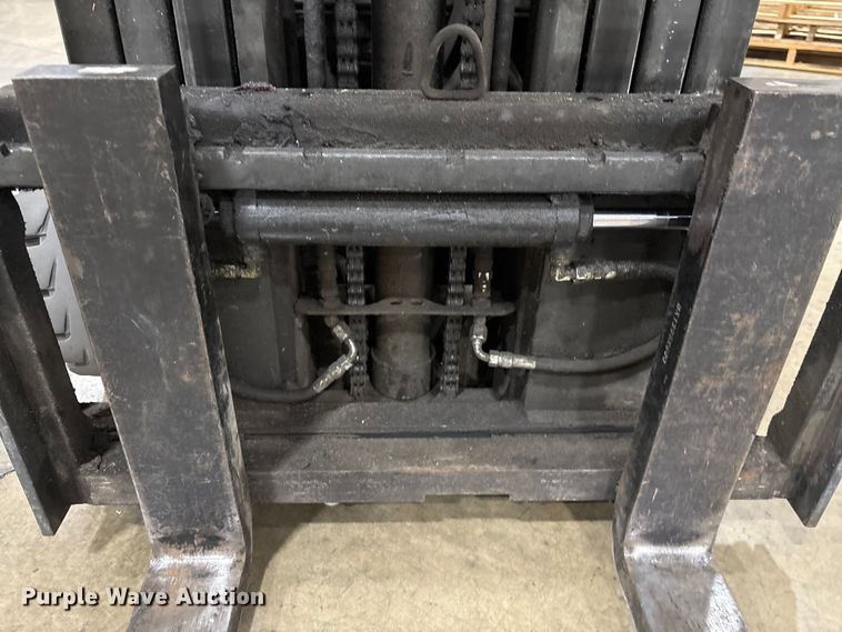 image for item EF1193 2016 UniCarriers CFS40 forklift