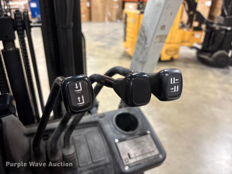 image for item EF1193 2016 UniCarriers CFS40 forklift