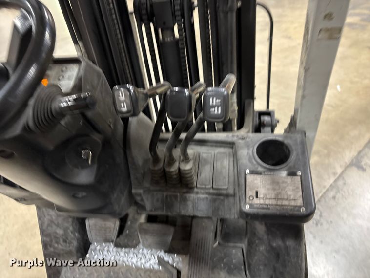image for item EF1193 2016 UniCarriers CFS40 forklift