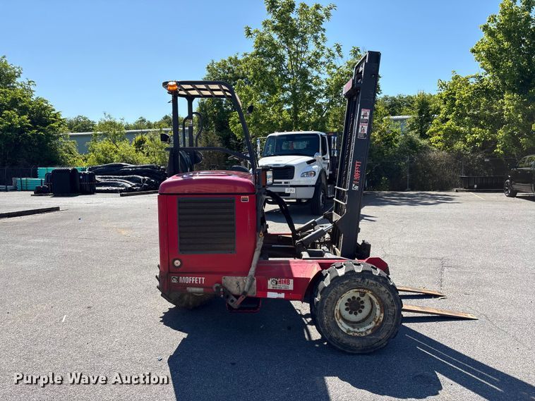 image for item EF1196 2016 Moffett M85502 forklift
