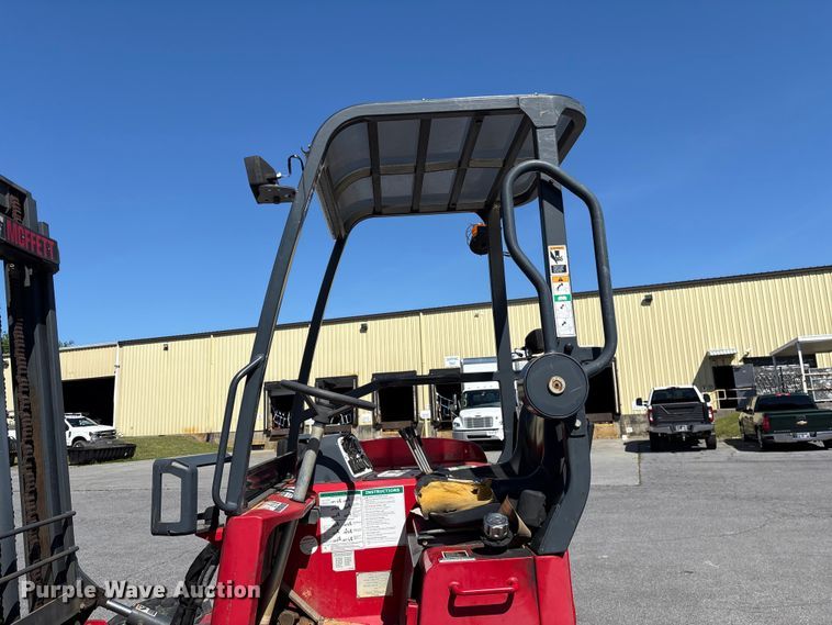 image for item EF1196 2016 Moffett M85502 forklift