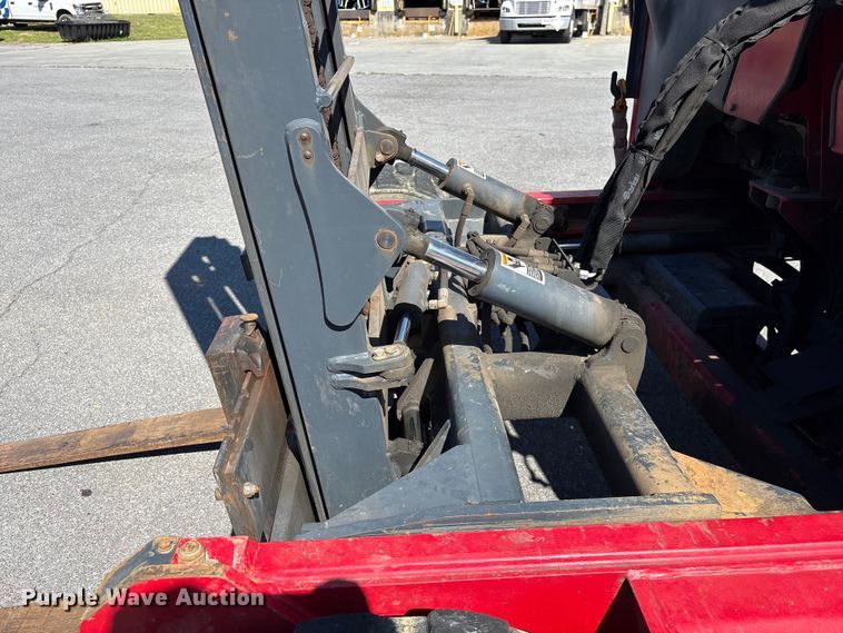 image for item EF1196 2016 Moffett M85502 forklift