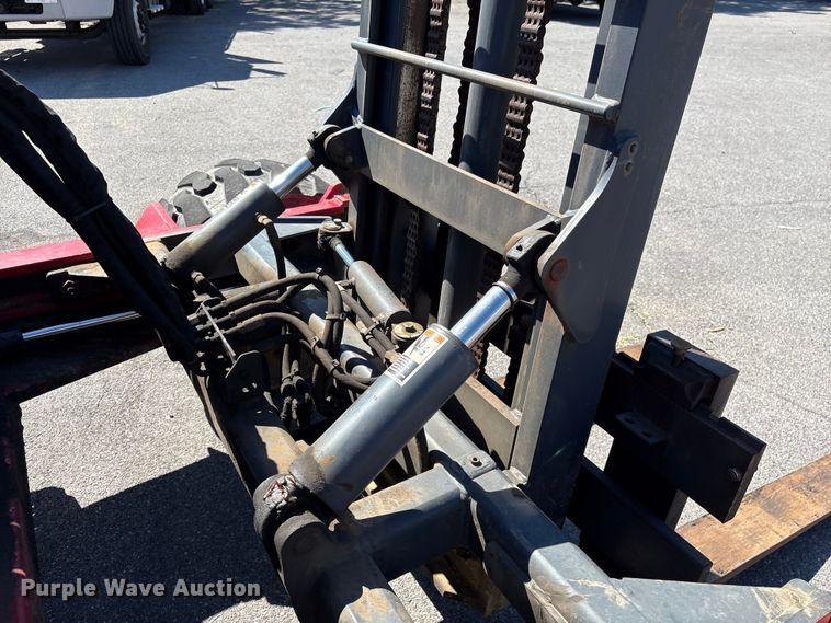 image for item EF1196 2016 Moffett M85502 forklift