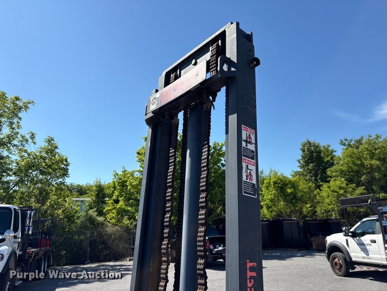 image for item EF1196 2016 Moffett M85502 forklift