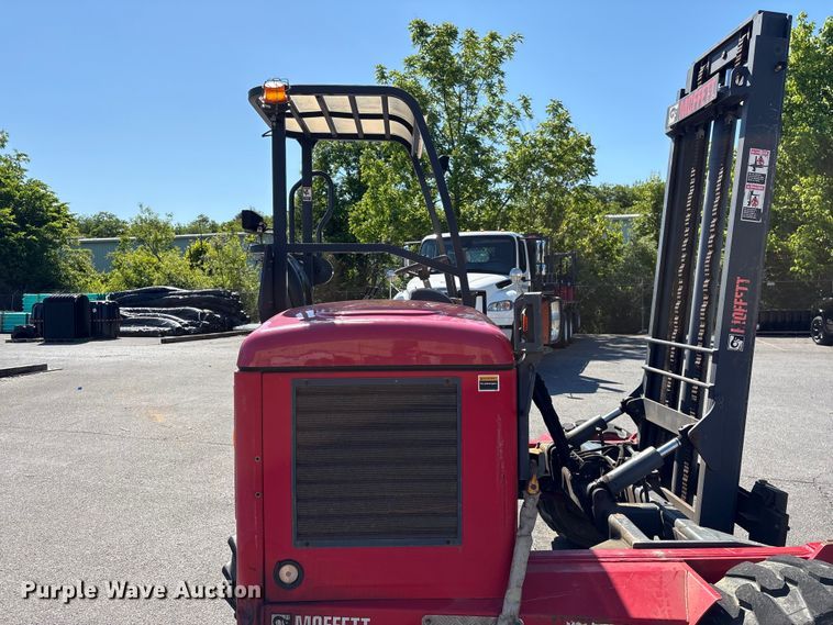 image for item EF1196 2016 Moffett M85502 forklift