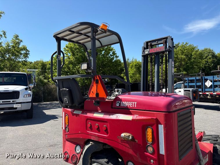 image for item EF1196 2016 Moffett M85502 forklift