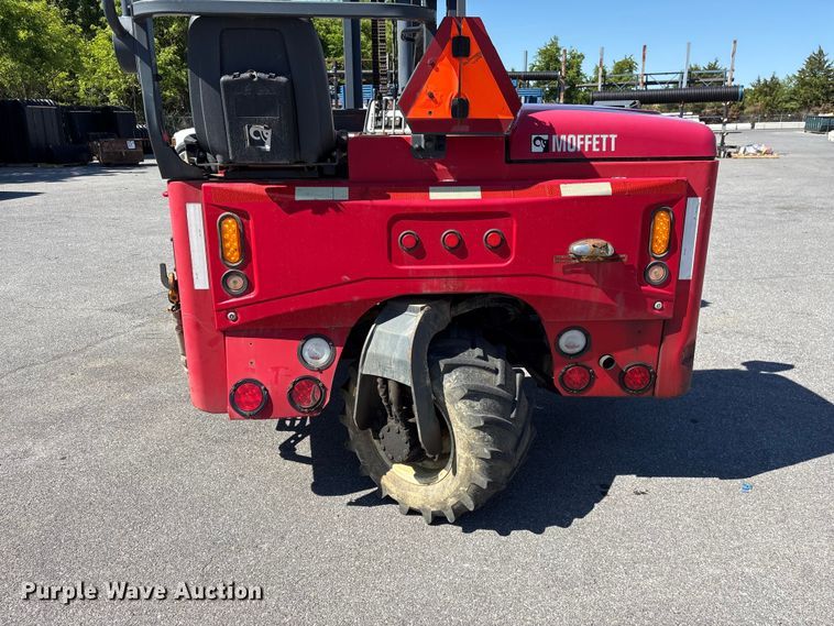 image for item EF1196 2016 Moffett M85502 forklift