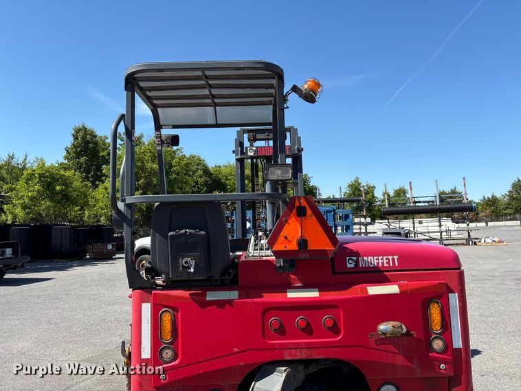 image for item EF1196 2016 Moffett M85502 forklift