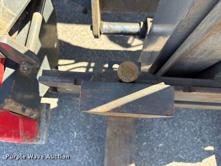 image for item EF1196 2016 Moffett M85502 forklift