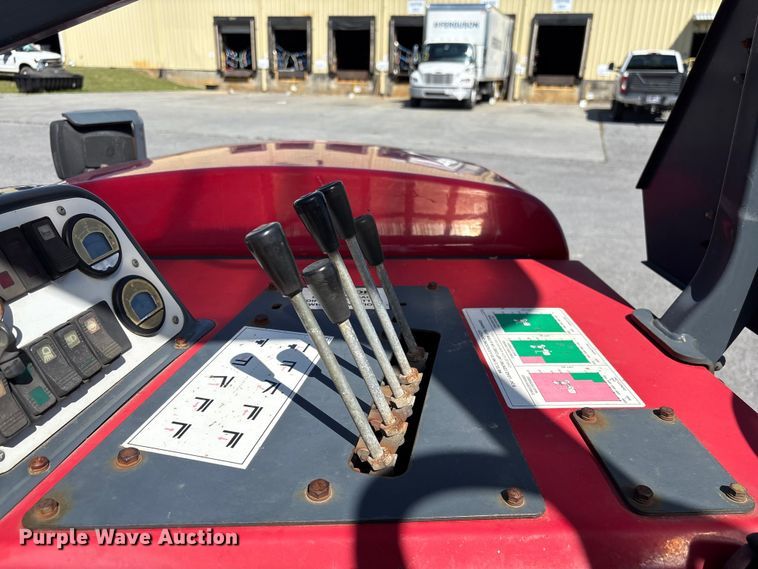 image for item EF1196 2016 Moffett M85502 forklift
