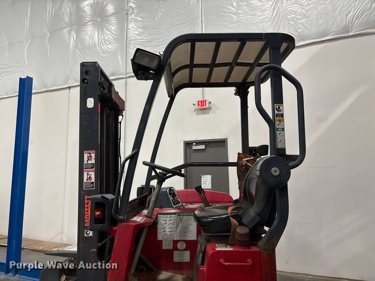 image for item EF1208 2016 Moffett M85501 forklift