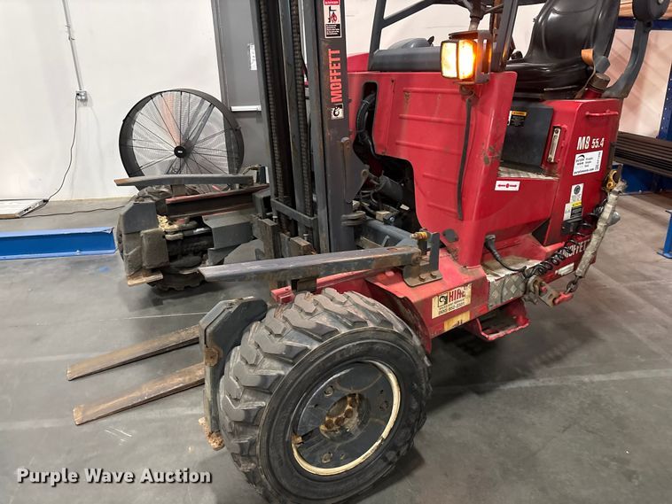 image for item EF1208 2016 Moffett M85501 forklift