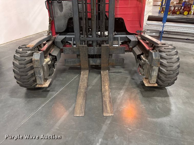 image for item EF1208 2016 Moffett M85501 forklift