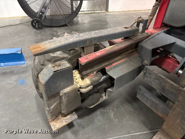 image for item EF1208 2016 Moffett M85501 forklift
