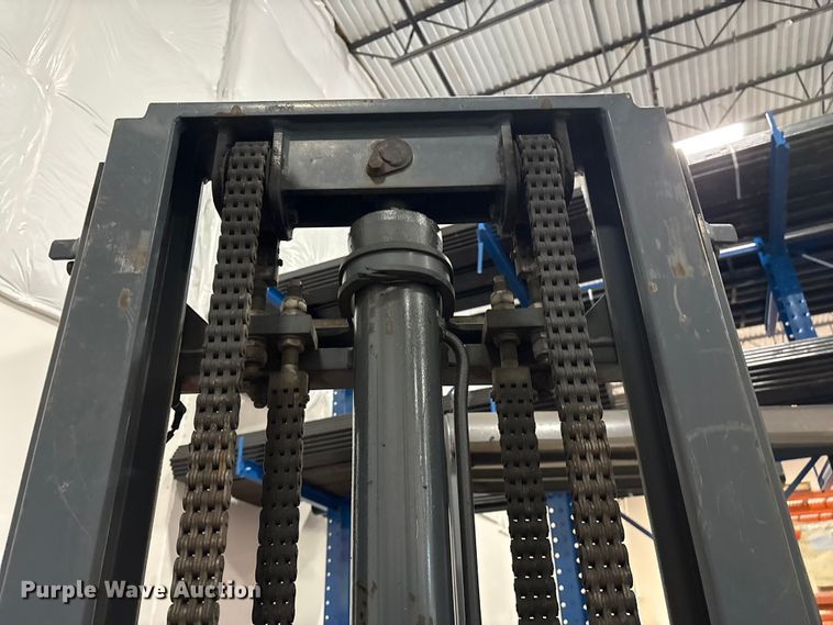 image for item EF1208 2016 Moffett M85501 forklift