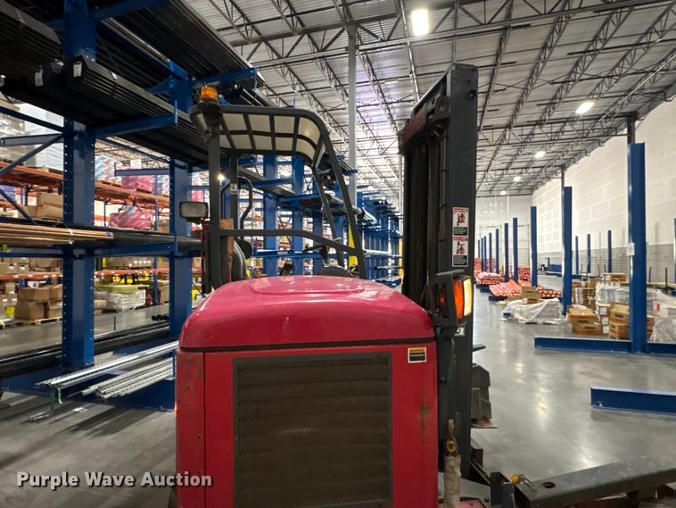 image for item EF1208 2016 Moffett M85501 forklift