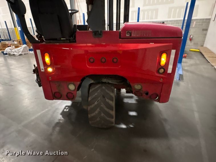 image for item EF1208 2016 Moffett M85501 forklift