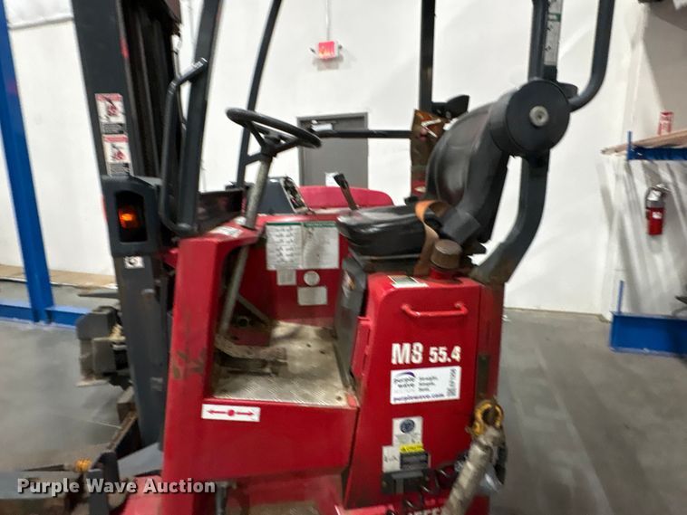 image for item EF1208 2016 Moffett M85501 forklift