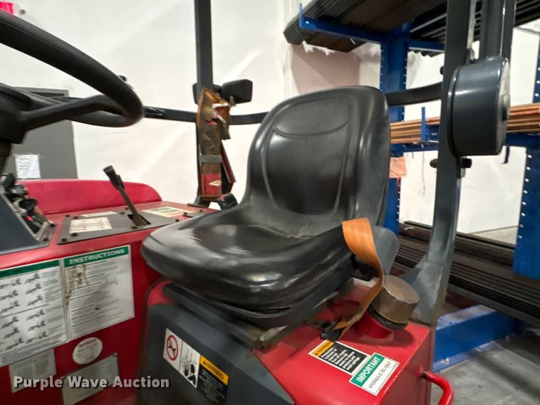 image for item EF1208 2016 Moffett M85501 forklift