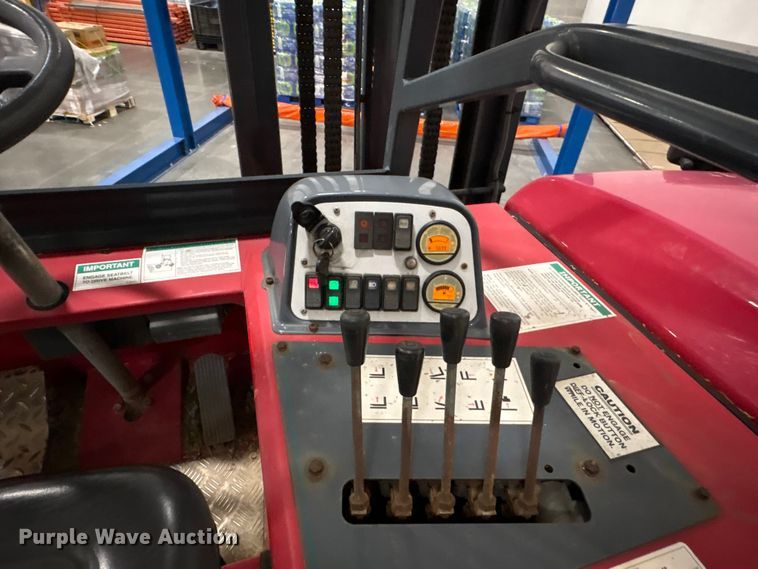 image for item EF1208 2016 Moffett M85501 forklift