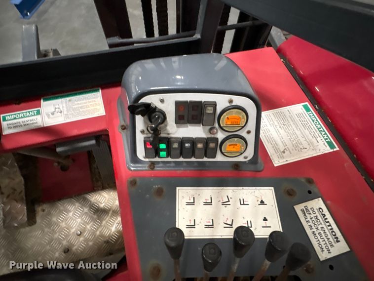 image for item EF1208 2016 Moffett M85501 forklift