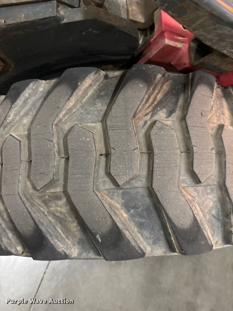 image for item EF1208 2016 Moffett M85501 forklift
