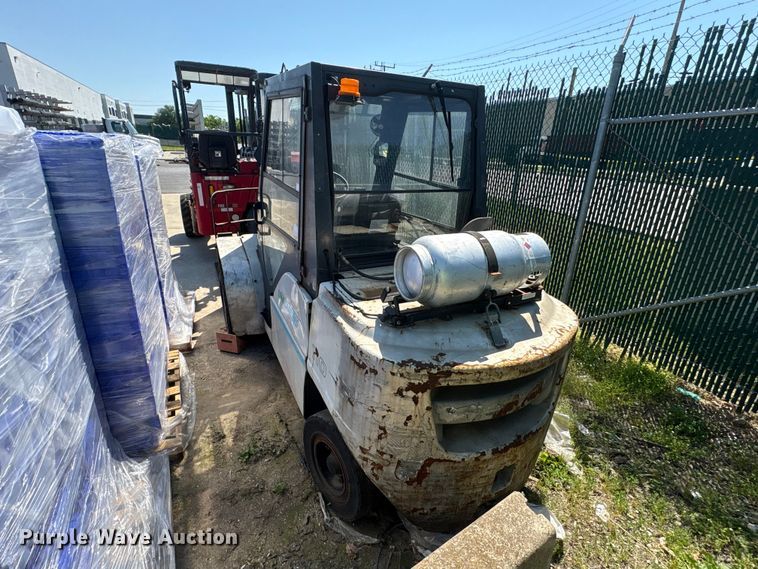 image for item EF1209 2015 Nissan PF110YLP forklift