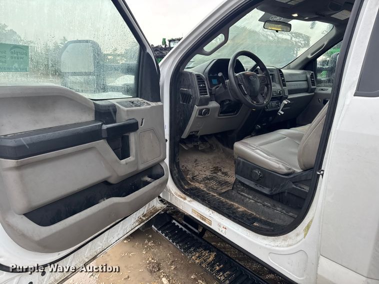 image for item EF2474 2018 Ford F550 Super Duty utility / service truck