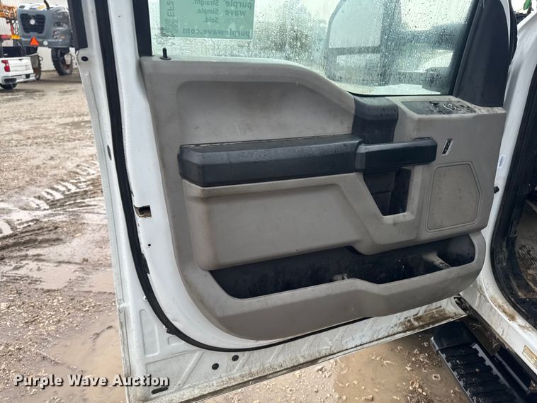 image for item EF2474 2018 Ford F550 Super Duty utility / service truck