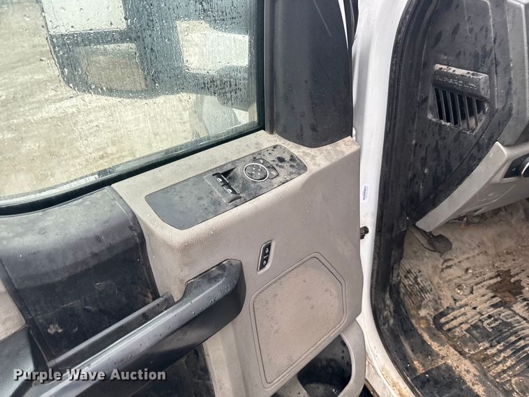 image for item EF2474 2018 Ford F550 Super Duty utility / service truck