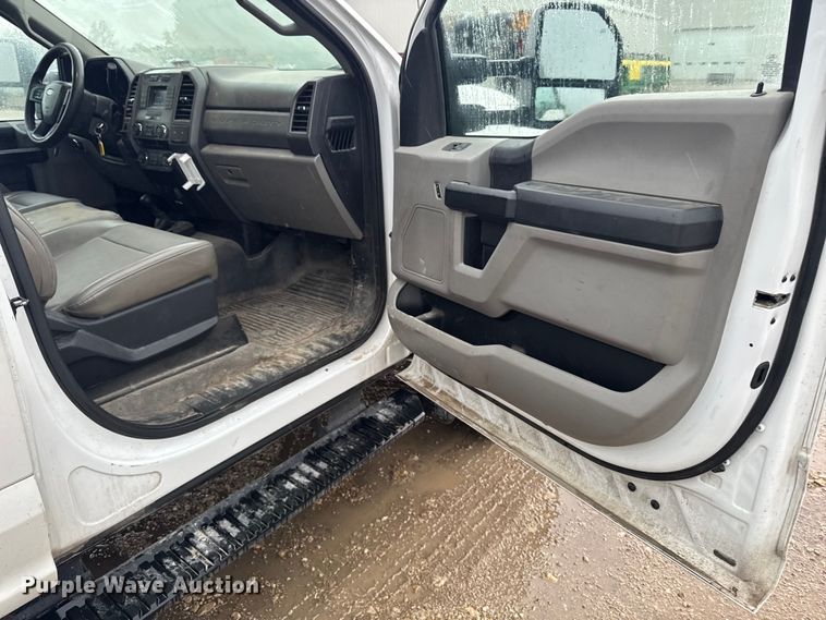 image for item EF2474 2018 Ford F550 Super Duty utility / service truck