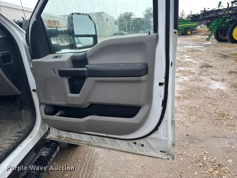 image for item EF2474 2018 Ford F550 Super Duty utility / service truck