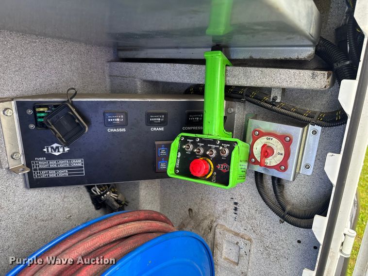 image for item EF2475 2014 Ford F550 Super Duty utility / service truck