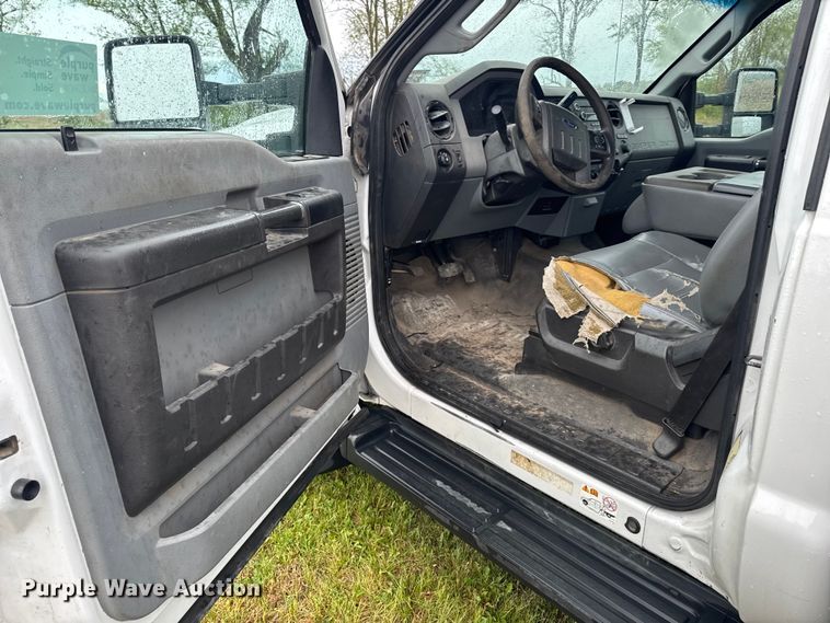 image for item EF2475 2014 Ford F550 Super Duty utility / service truck