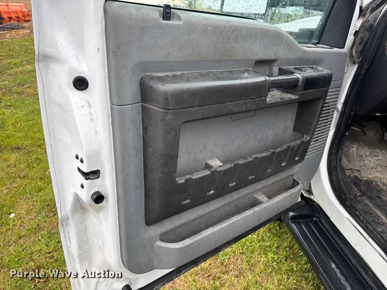 image for item EF2475 2014 Ford F550 Super Duty utility / service truck