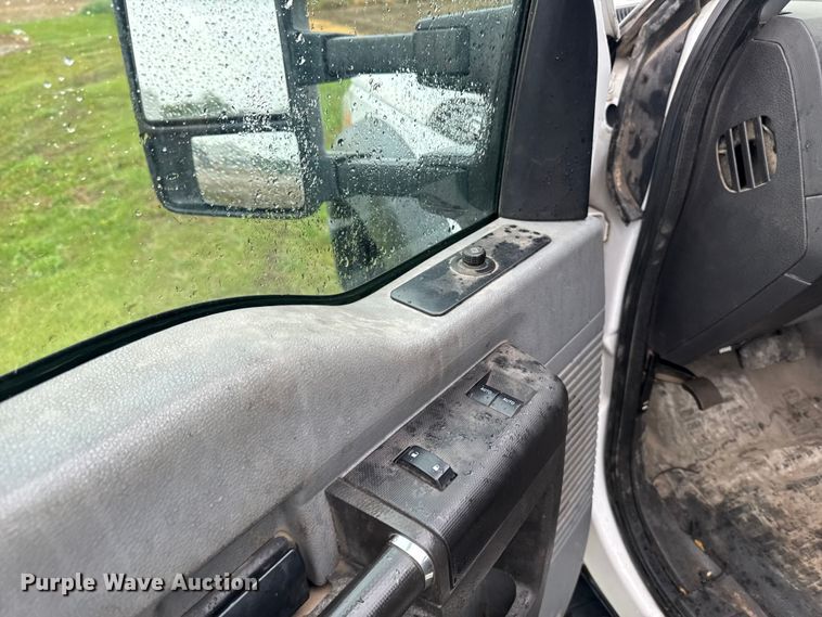 image for item EF2475 2014 Ford F550 Super Duty utility / service truck