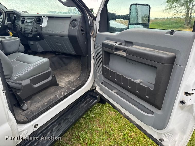 image for item EF2475 2014 Ford F550 Super Duty utility / service truck