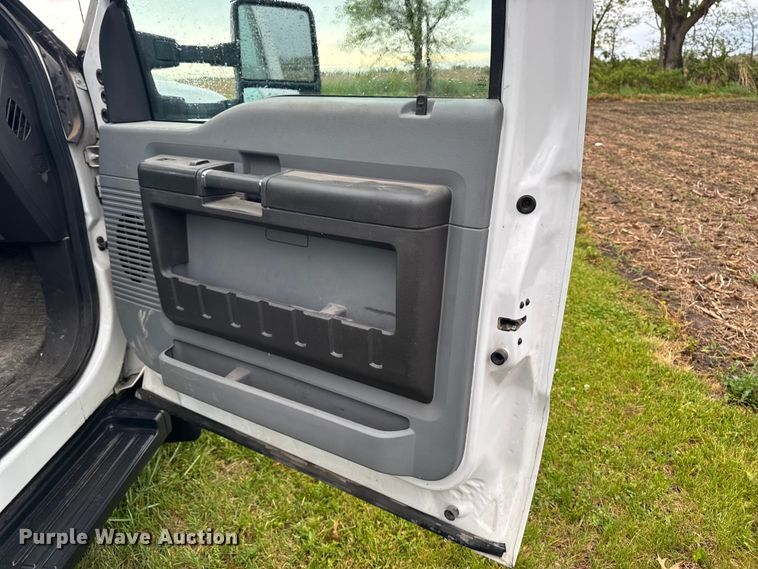 image for item EF2475 2014 Ford F550 Super Duty utility / service truck