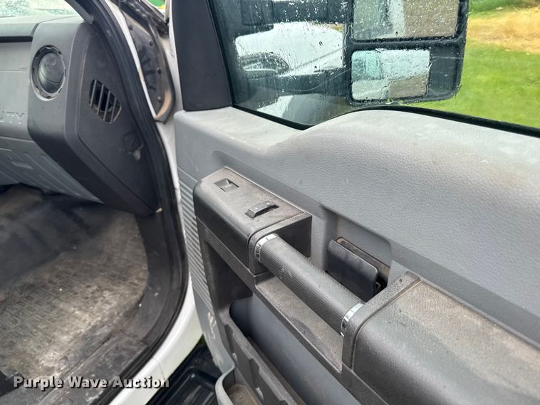 image for item EF2475 2014 Ford F550 Super Duty utility / service truck