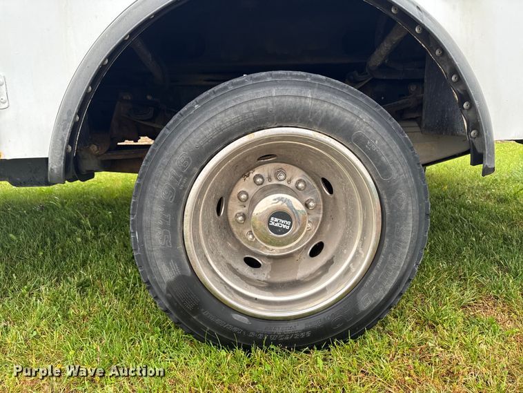 image for item EF2475 2014 Ford F550 Super Duty utility / service truck