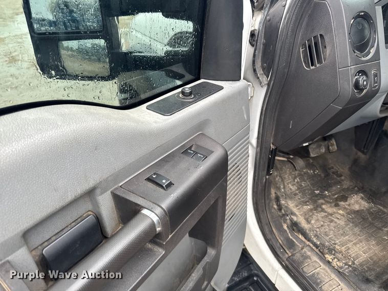 image for item EF2476 2013 Ford F550 Super Duty utility / service truck