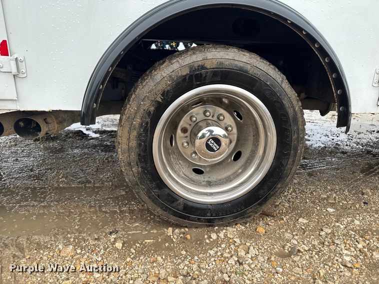 image for item EF2476 2013 Ford F550 Super Duty utility / service truck