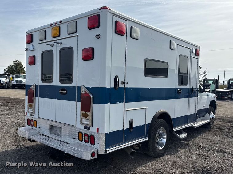 image for item EG2137 2011 Chevrolet Silverado 3500HD ambulance