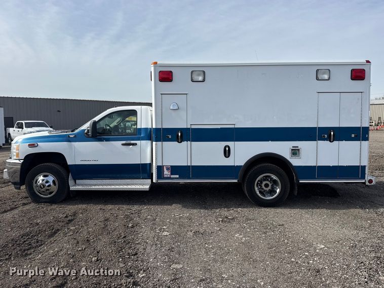 image for item EG2137 2011 Chevrolet Silverado 3500HD ambulance