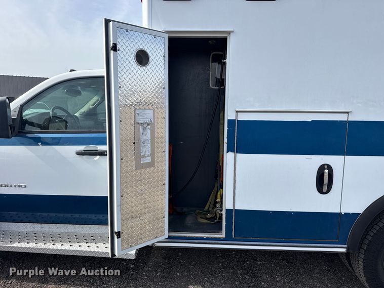 image for item EG2137 2011 Chevrolet Silverado 3500HD ambulance