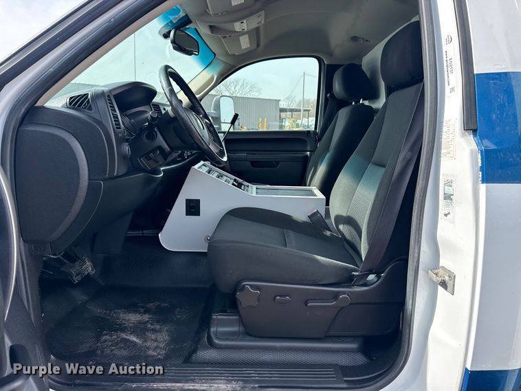 image for item EG2137 2011 Chevrolet Silverado 3500HD ambulance