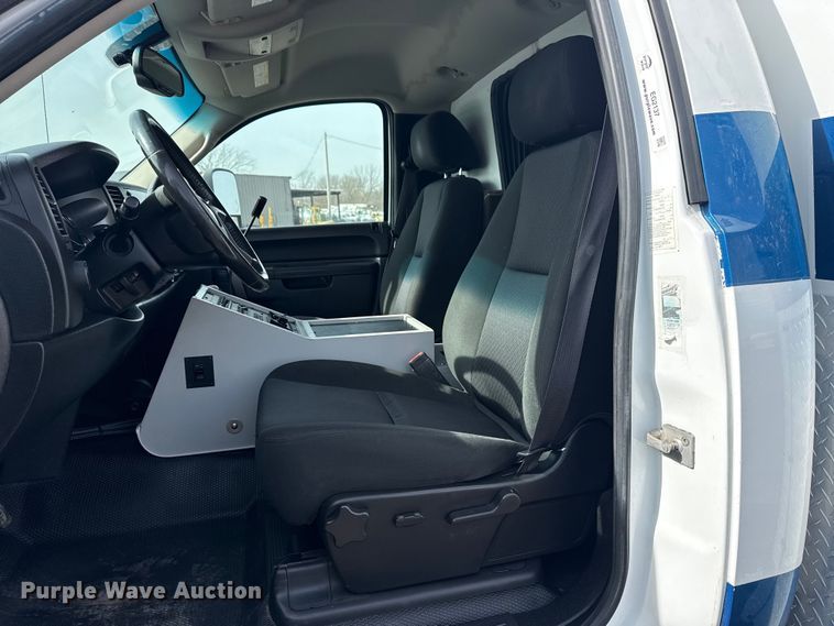 image for item EG2137 2011 Chevrolet Silverado 3500HD ambulance