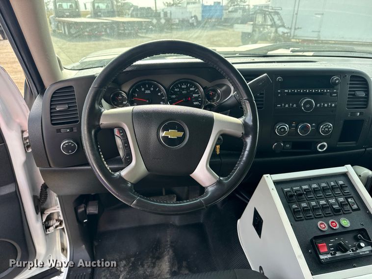 image for item EG2137 2011 Chevrolet Silverado 3500HD ambulance