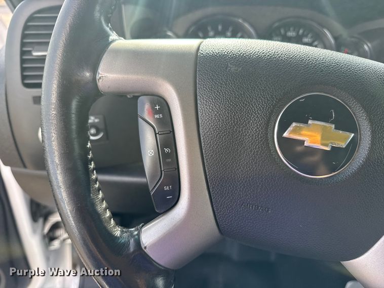 image for item EG2137 2011 Chevrolet Silverado 3500HD ambulance